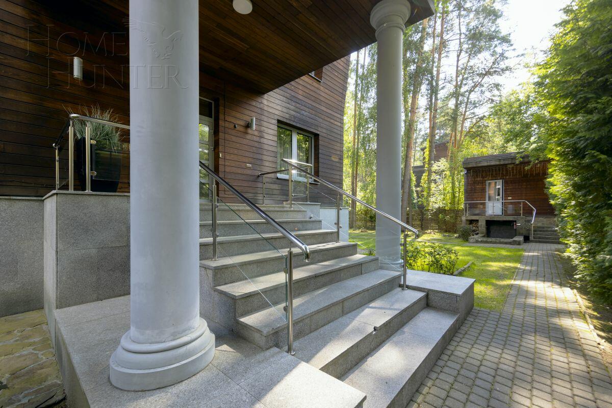 2-этажный коттедж 640 м² с отделкой