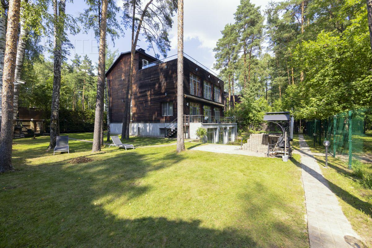 2-этажный коттедж 640 м² с отделкой