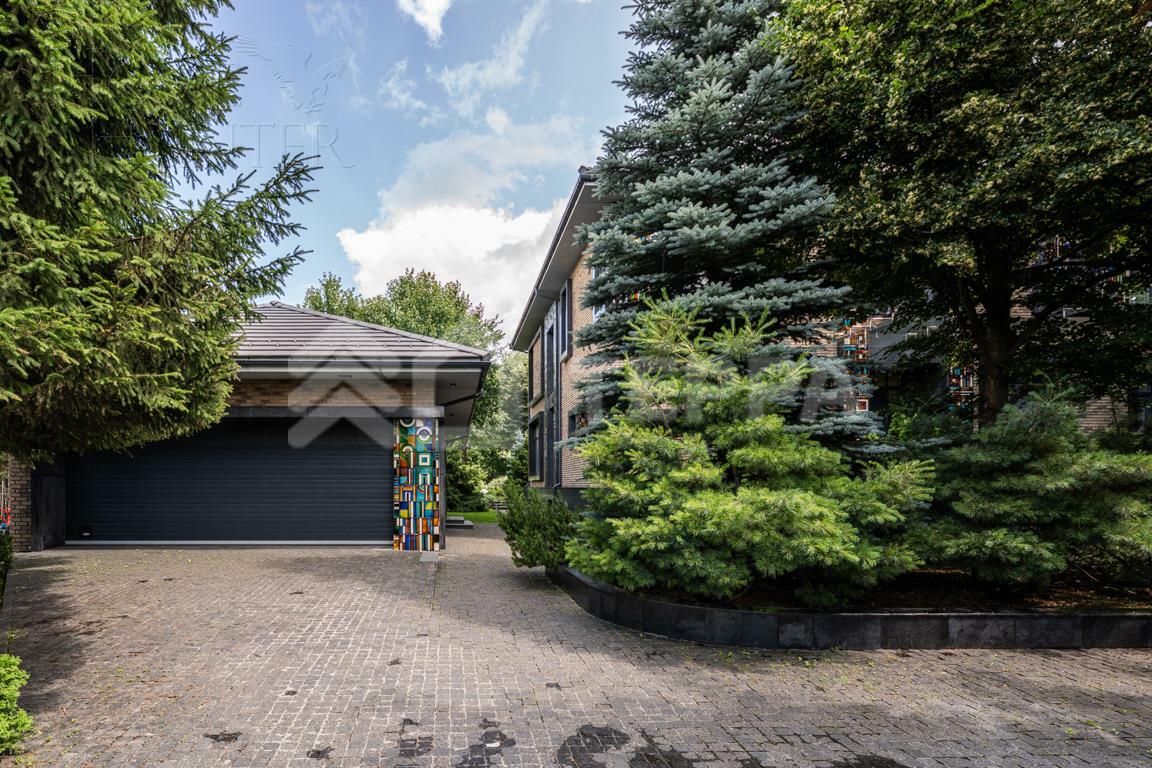 2-этажный коттедж 750 м² с отделкой