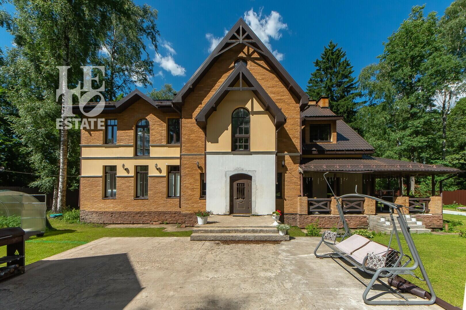 3-этажный коттедж 950 м² без отделки