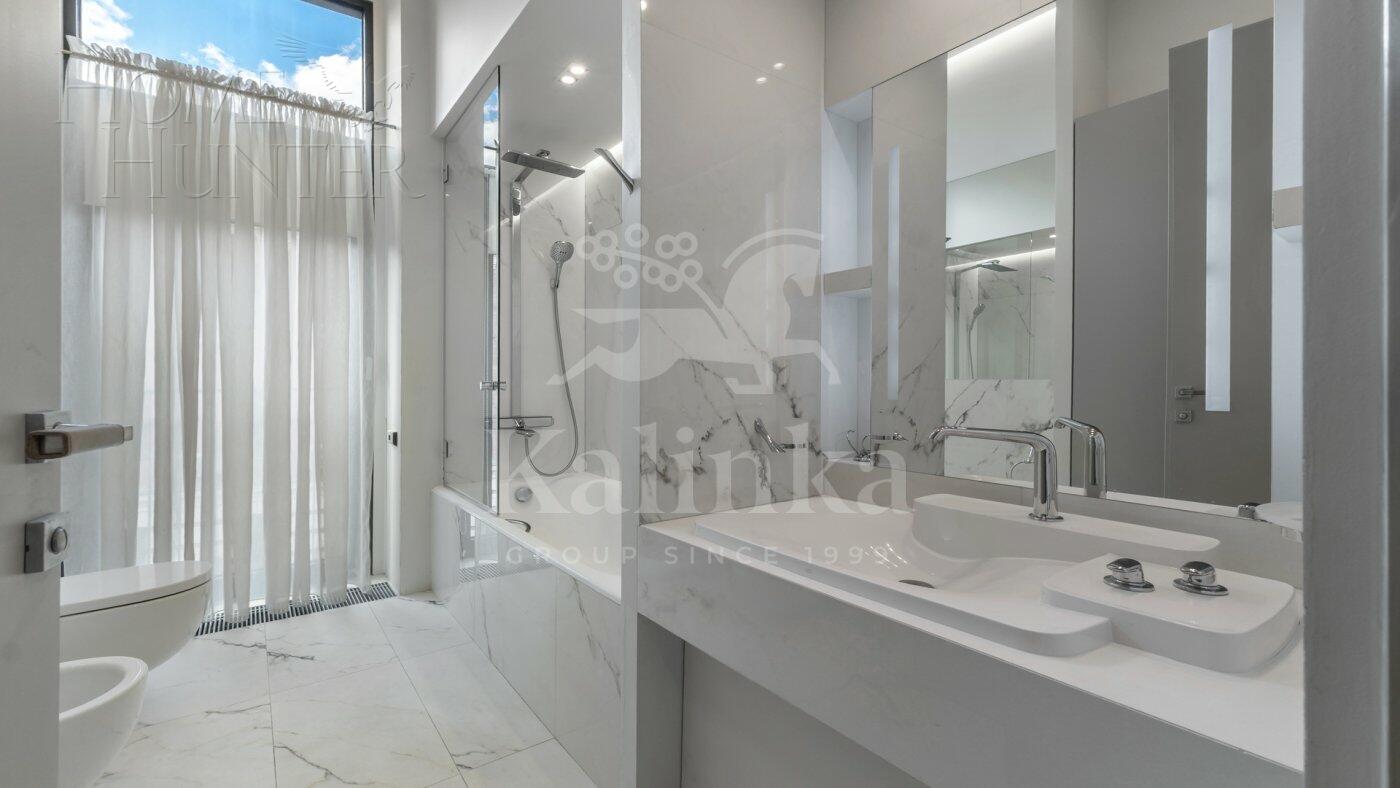 5-КОМН. КВАРТИРА С ОТДЕЛКОЙ 212.9 М² НА 3 ЭТАЖЕ