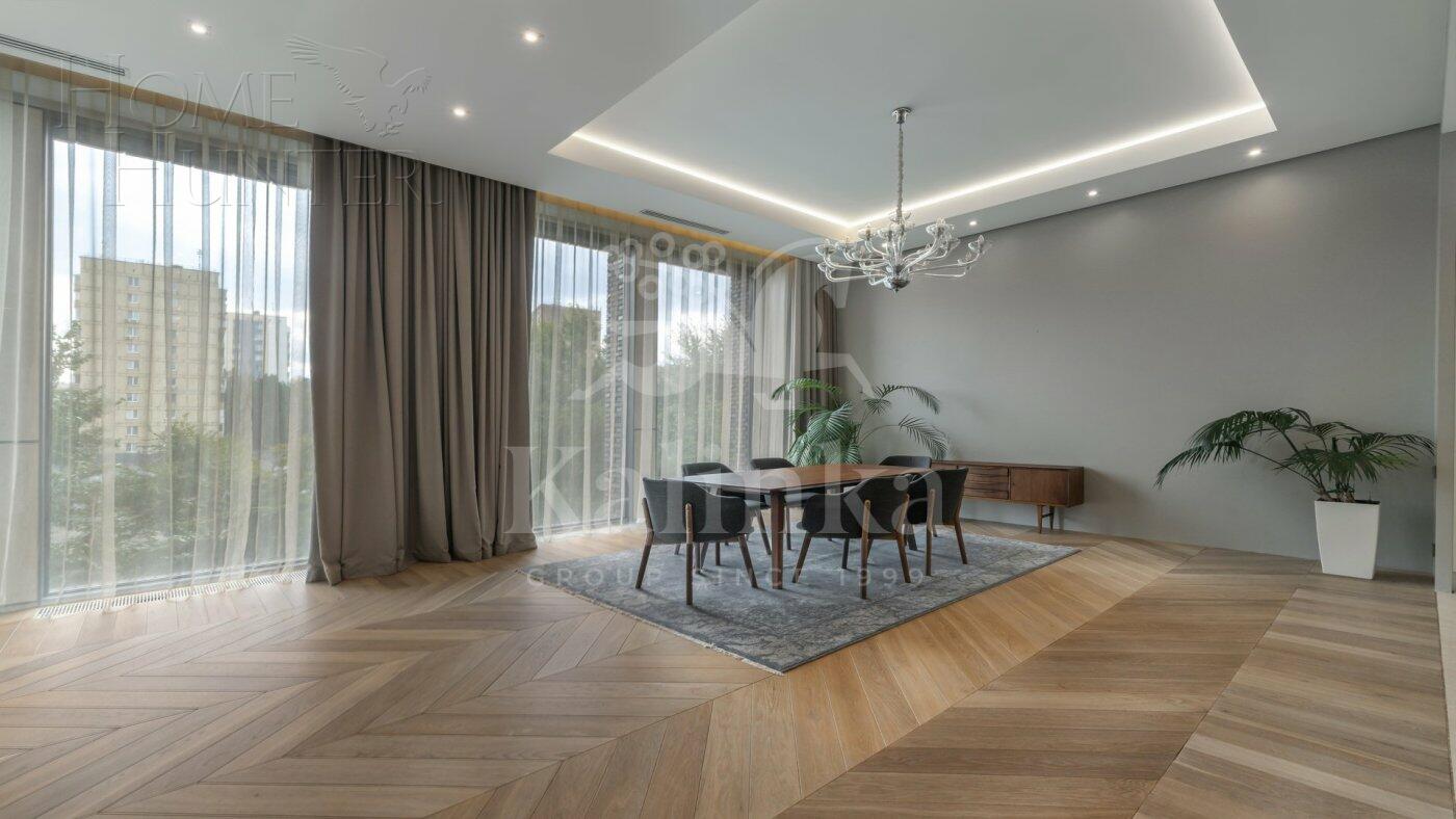 5-КОМН. КВАРТИРА С ОТДЕЛКОЙ 212.9 М² НА 3 ЭТАЖЕ