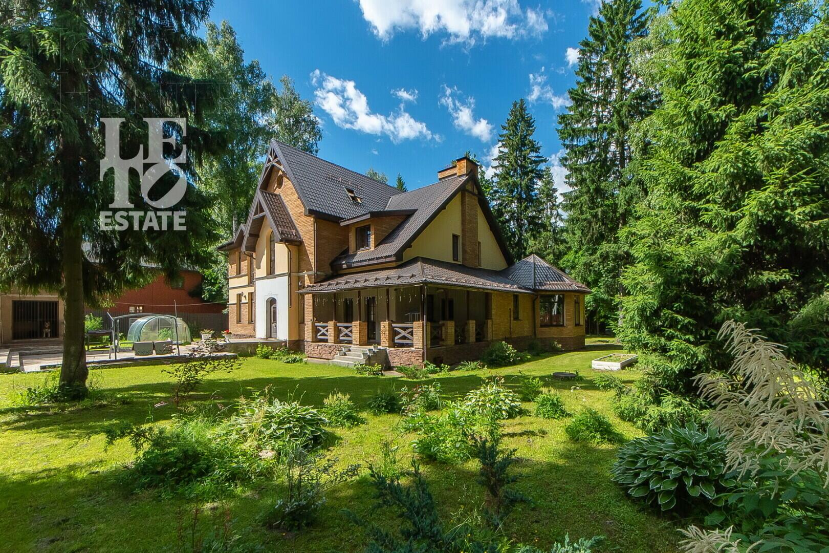 3-этажный коттедж 950 м² без отделки