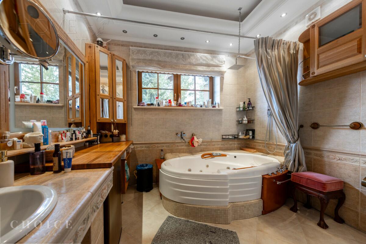 3-этажный коттедж 650 м² с отделкой