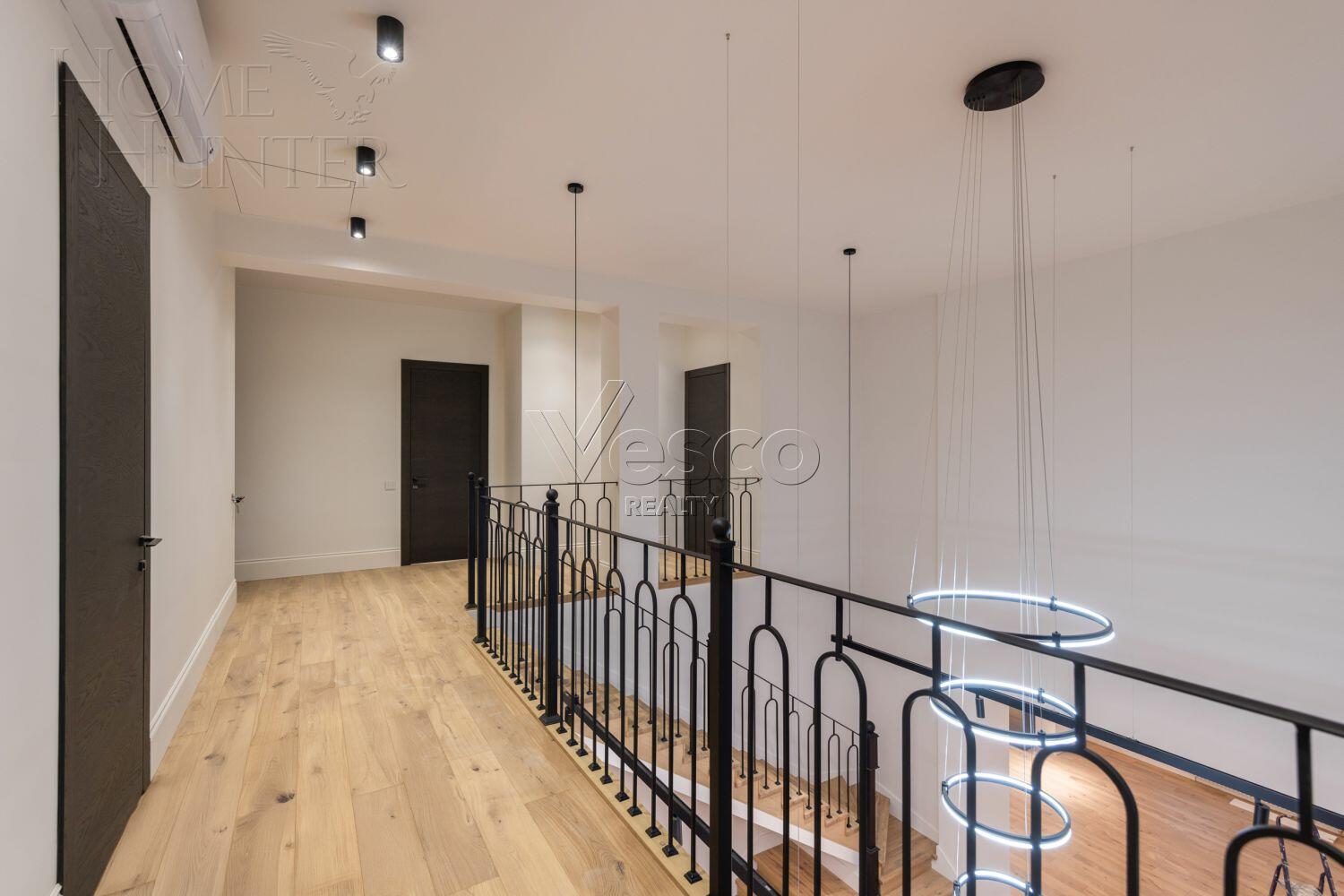 2-этажный коттедж 650 м² с отделкой