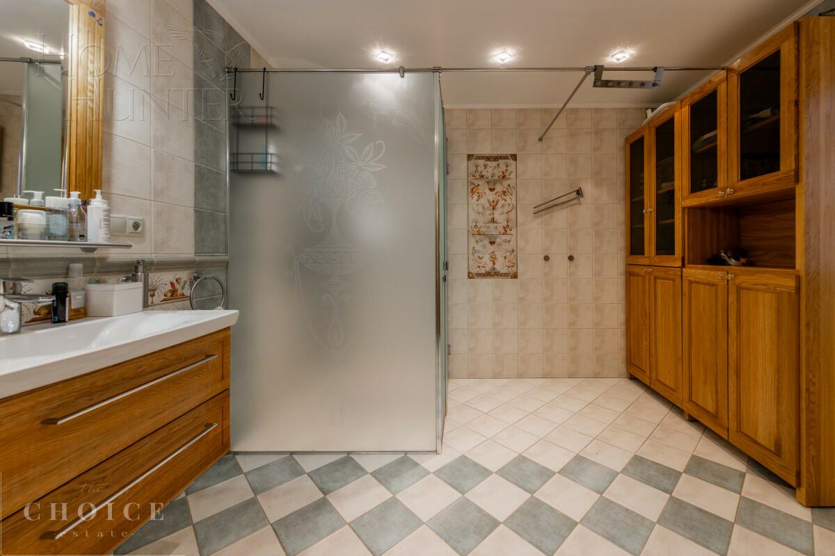 3-этажный коттедж 650 м² с отделкой