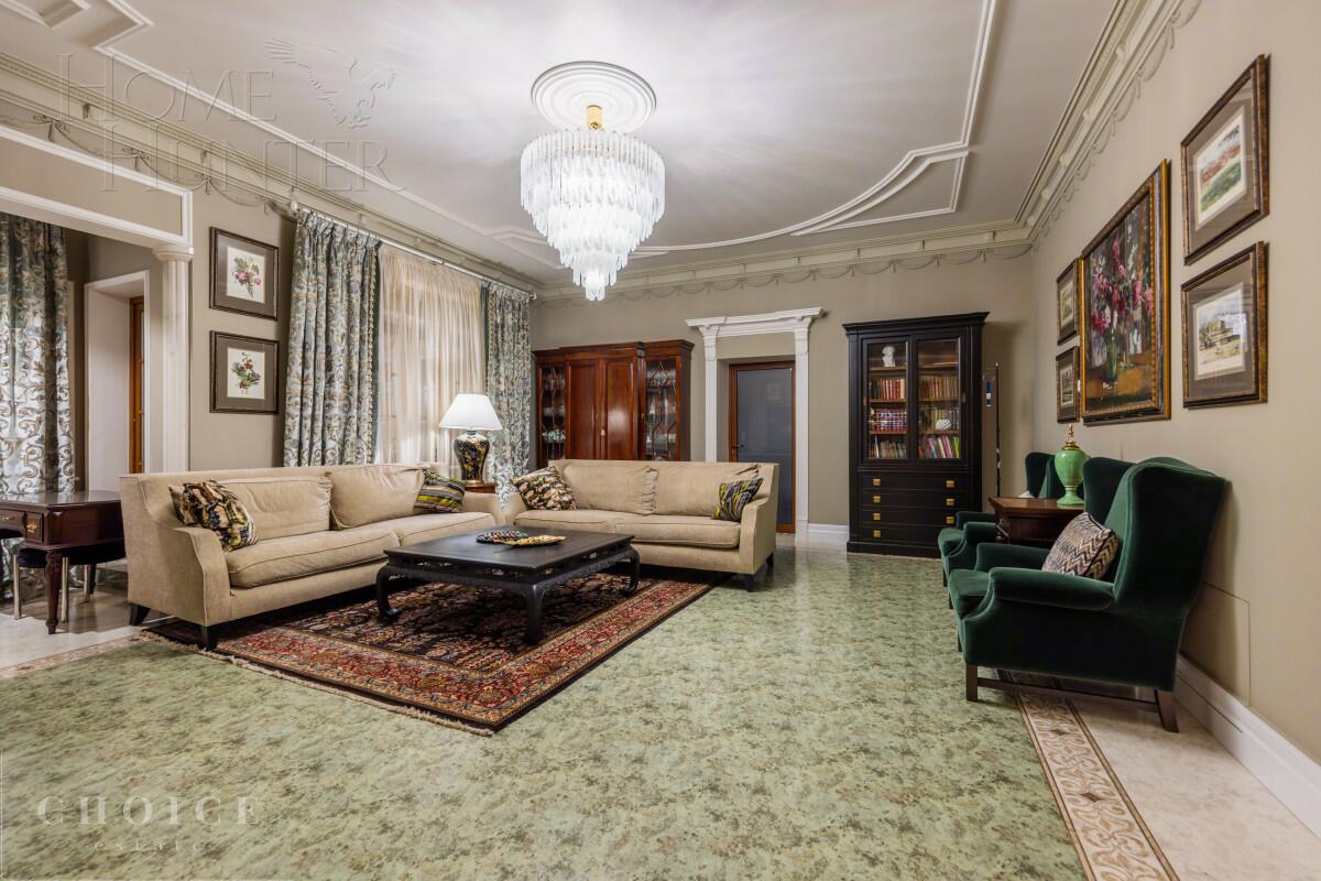 3-этажный коттедж 650 м² с отделкой