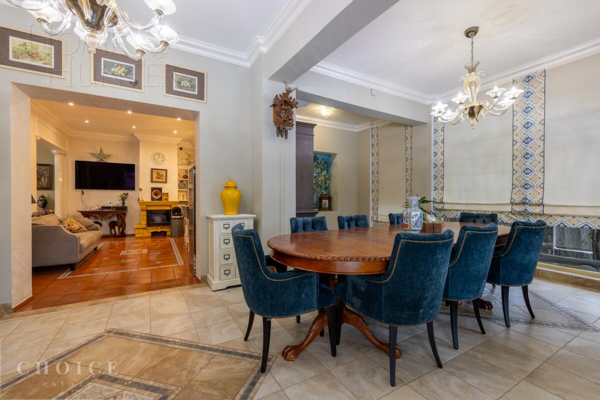 3-этажный коттедж 650 м² с отделкой