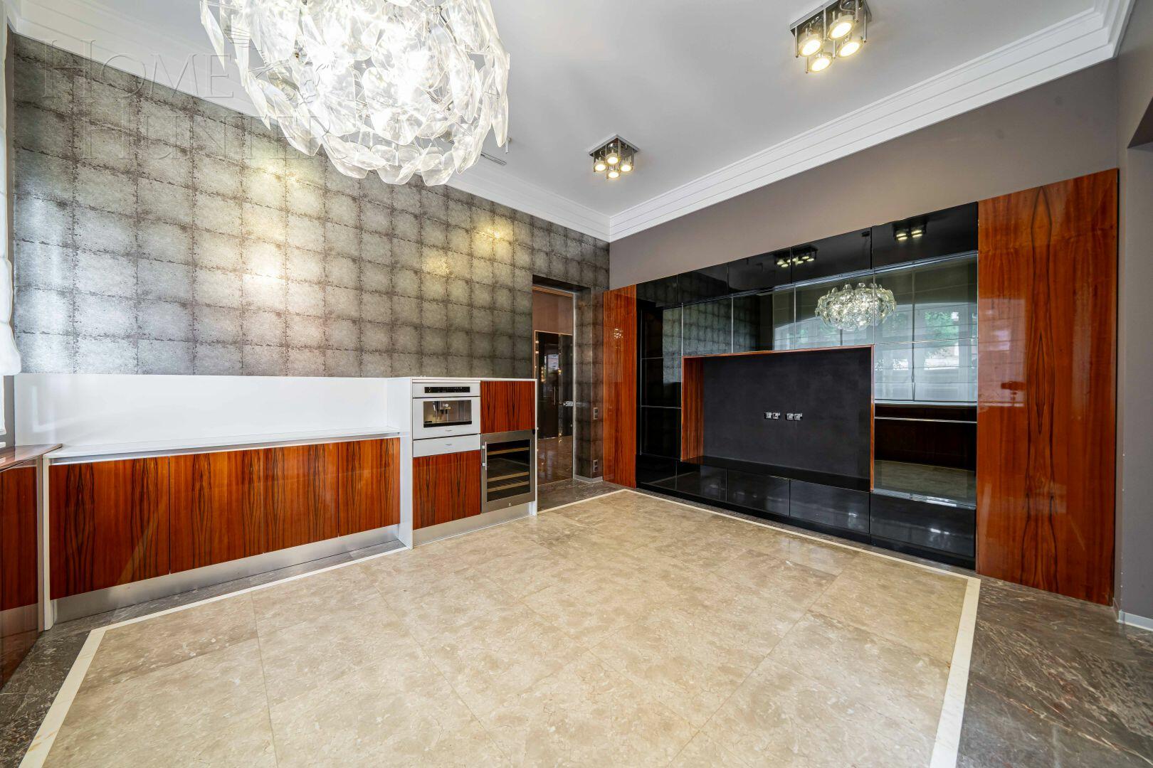 3-этажный коттедж 1 187 м² с отделкой