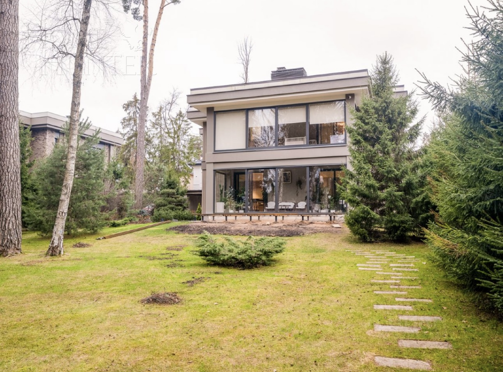 2-этажный коттедж 320 м² с отделкой