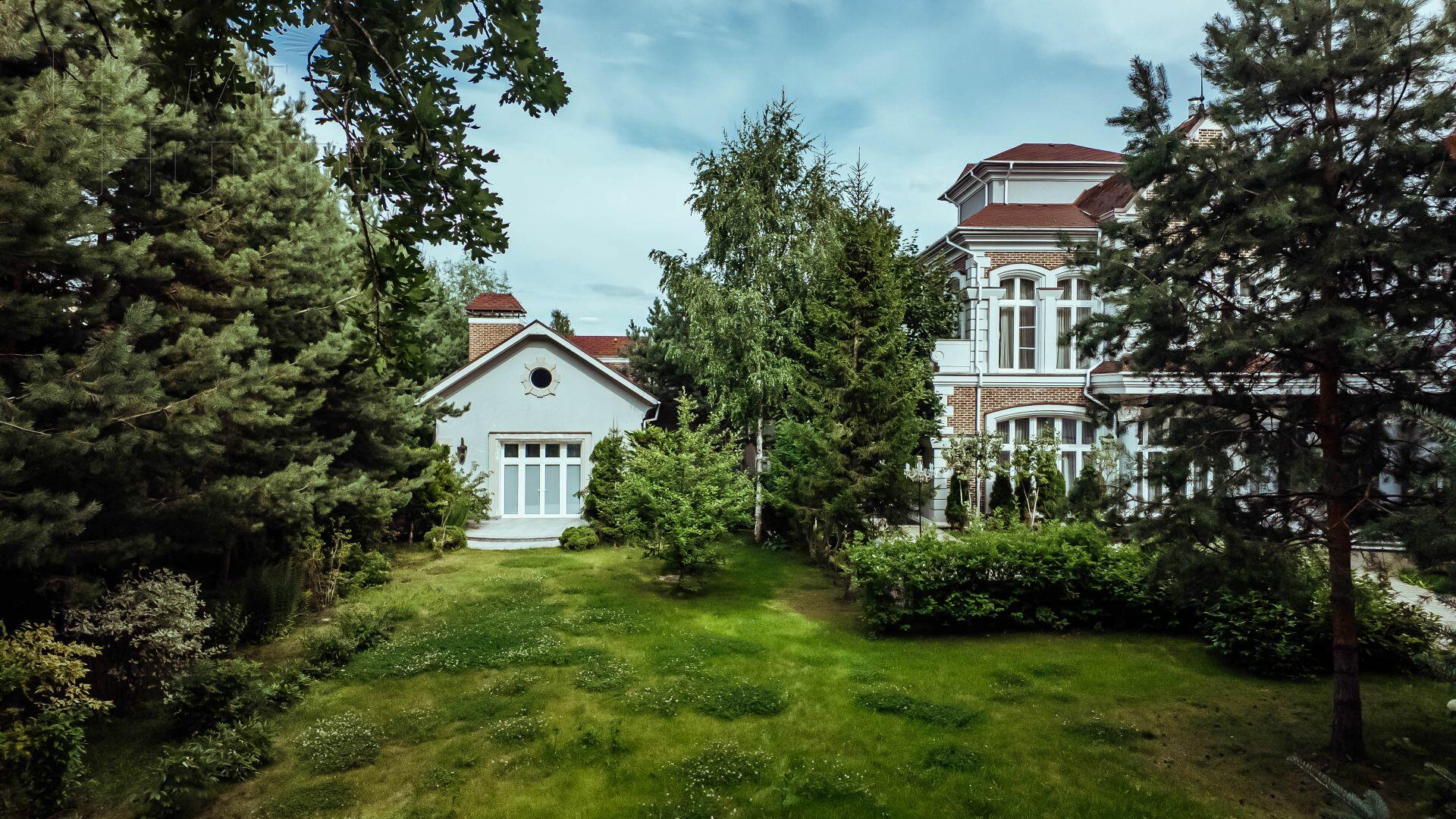 3-этажный коттедж 1 187 м² с отделкой