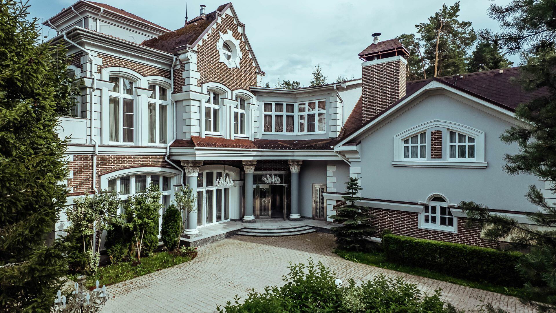 3-этажный коттедж 1 187 м² с отделкой