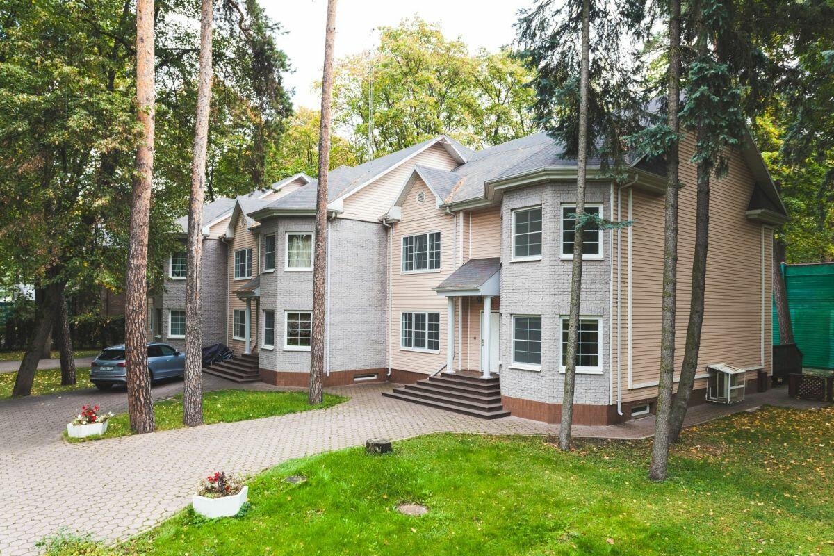 2-этажный таунхаус 890 м² с отделкой