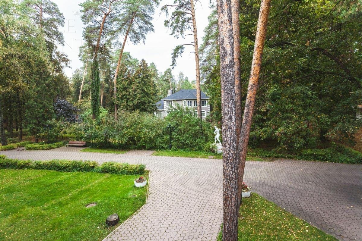 2-этажный таунхаус 890 м² с отделкой