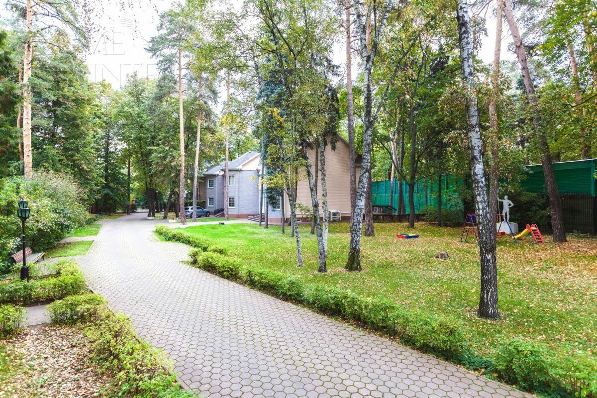 2-этажный таунхаус 890 м² с отделкой