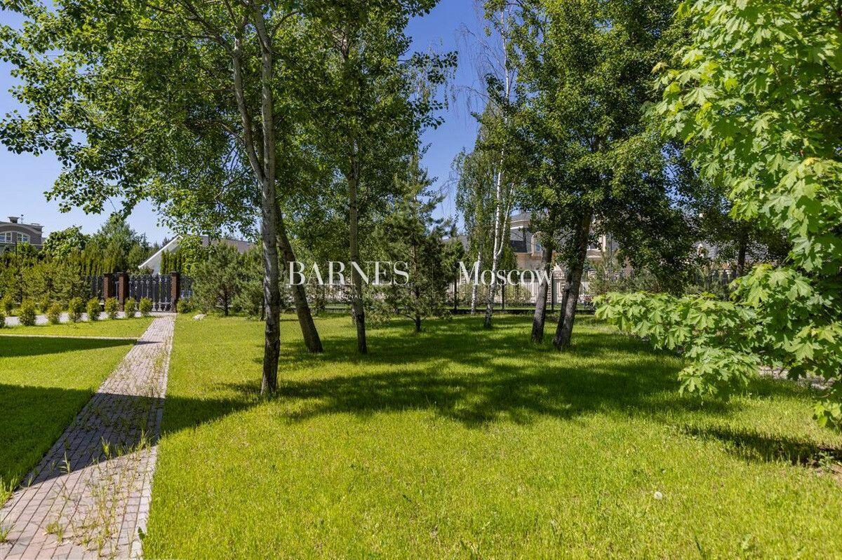 2-этажный коттедж 1 800 м² с отделкой