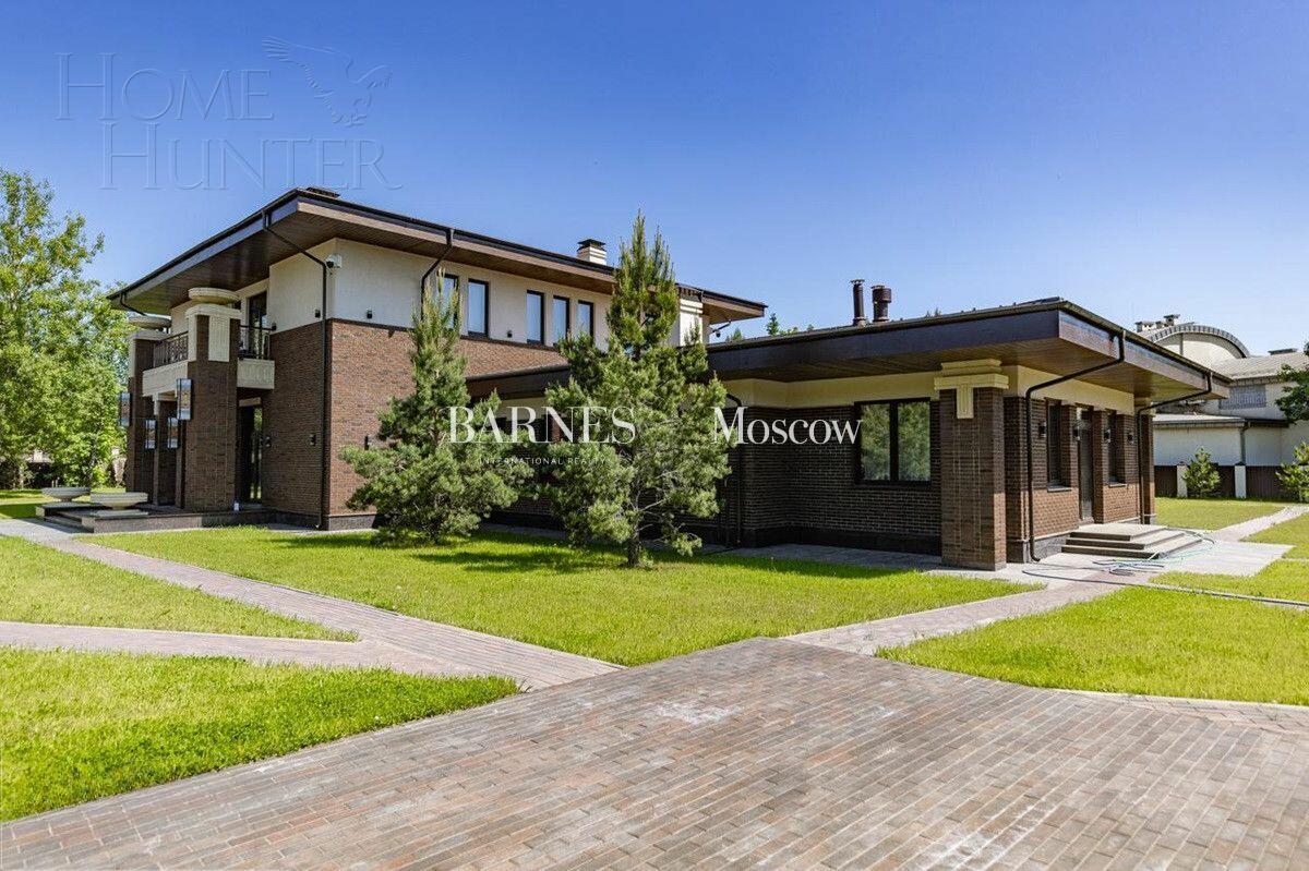 2-этажный коттедж 1 800 м² с отделкой