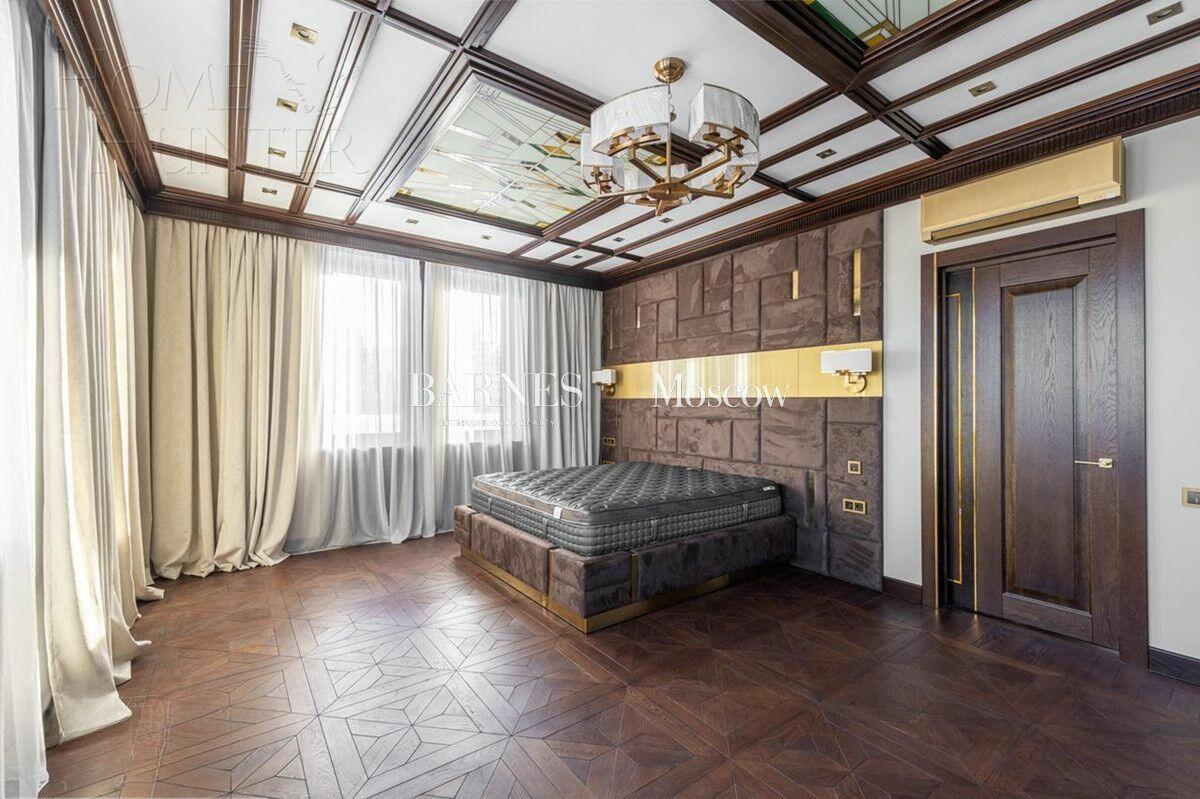 2-этажный коттедж 1 800 м² с отделкой