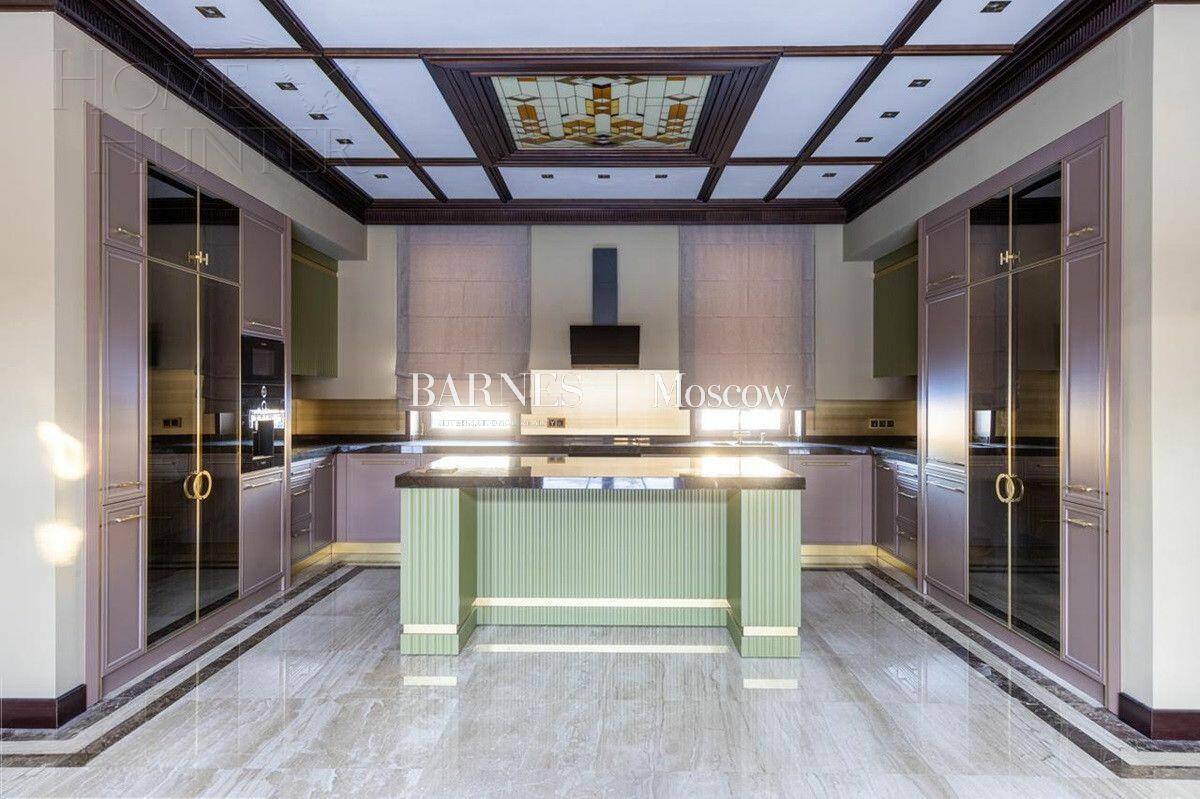 2-этажный коттедж 1 800 м² с отделкой