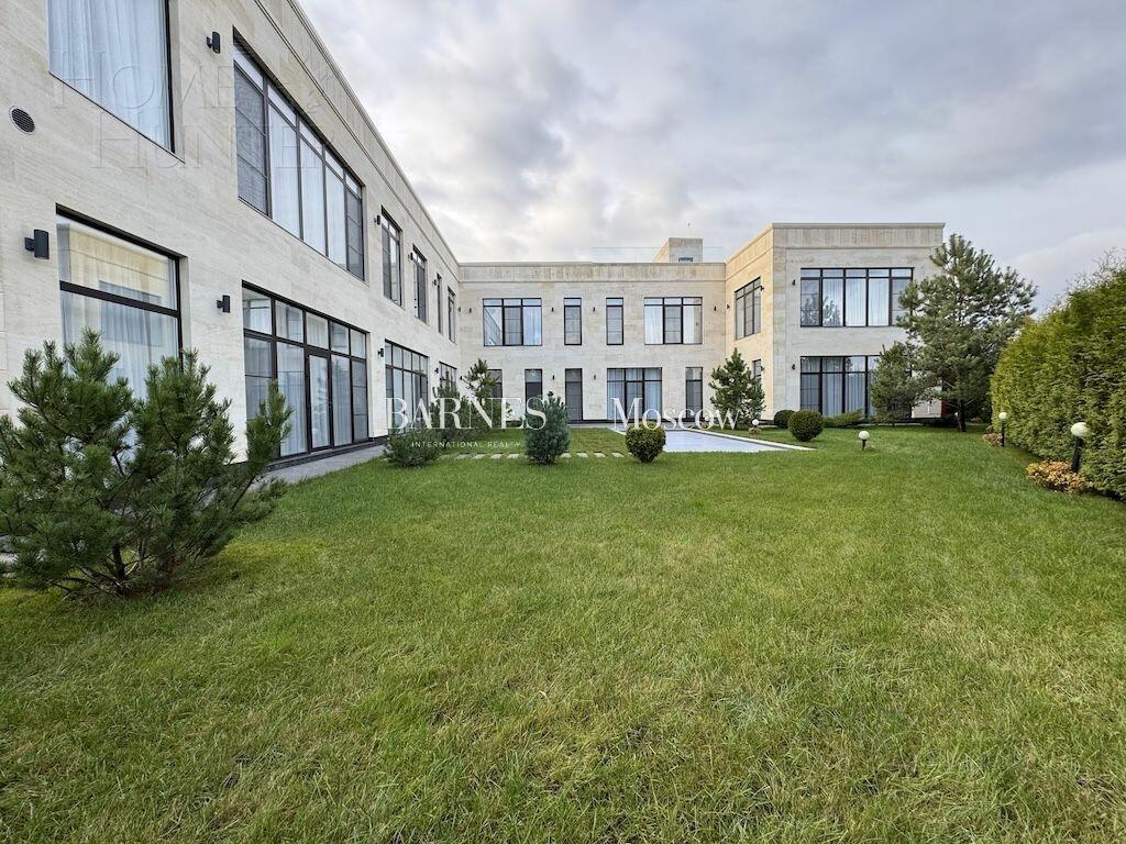 2-этажный коттедж 1 500 м² с отделкой