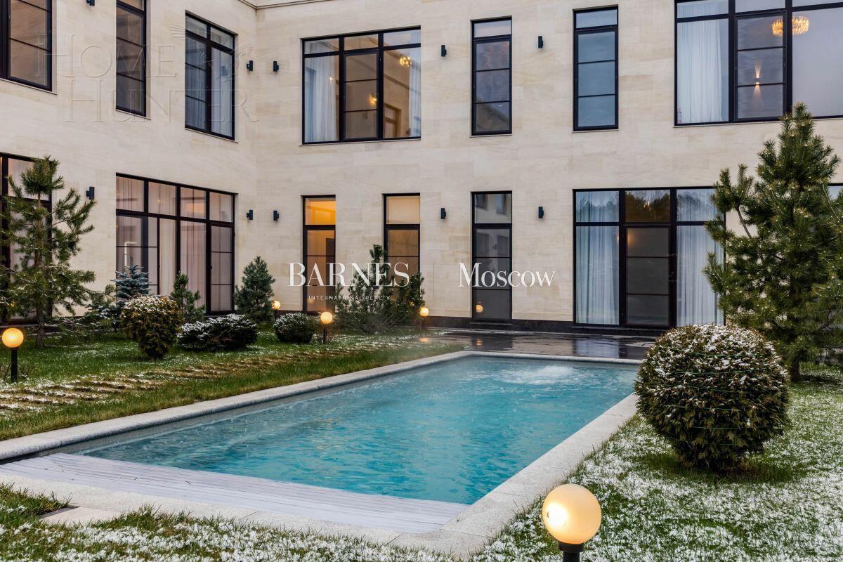 2-этажный коттедж 1 500 м² с отделкой