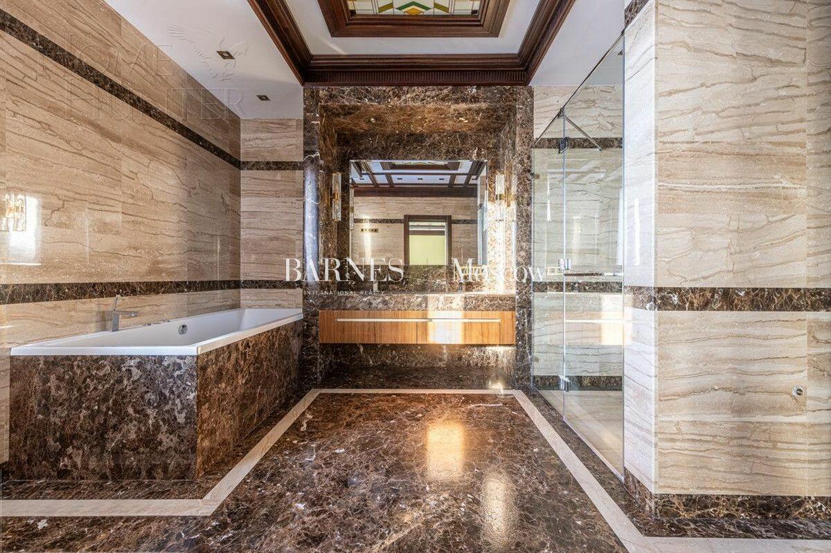 2-этажный коттедж 1 800 м² с отделкой