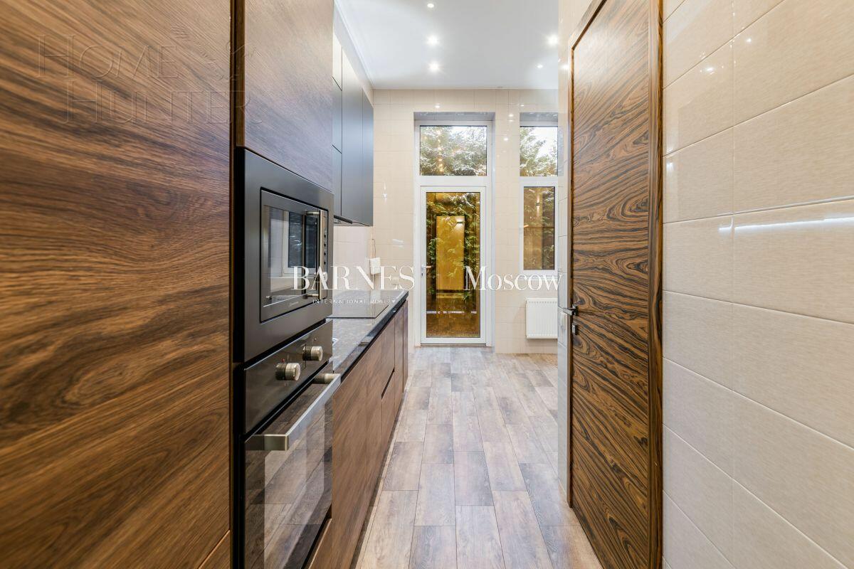 2-этажный коттедж 1 500 м² с отделкой