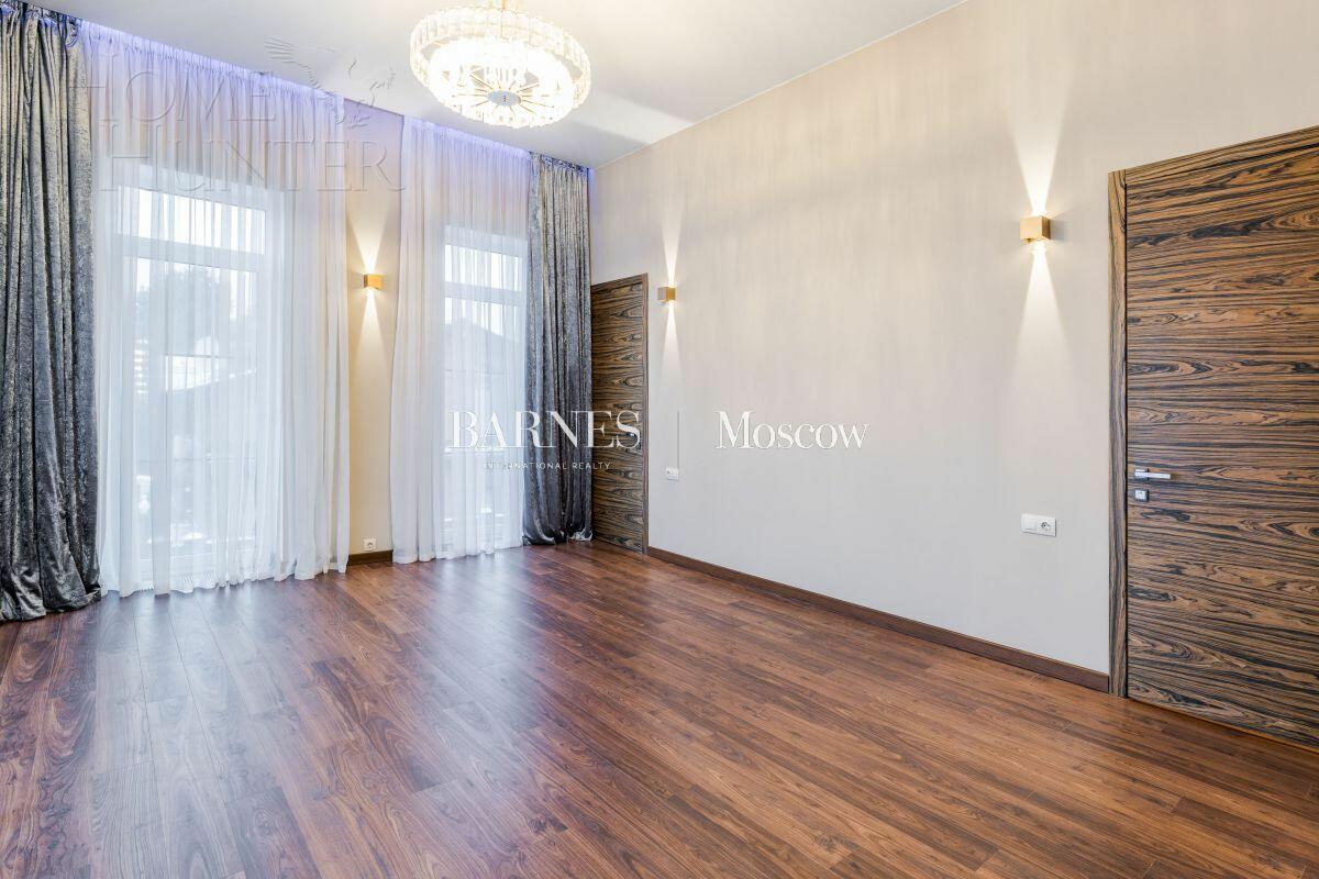 2-этажный коттедж 1 500 м² с отделкой