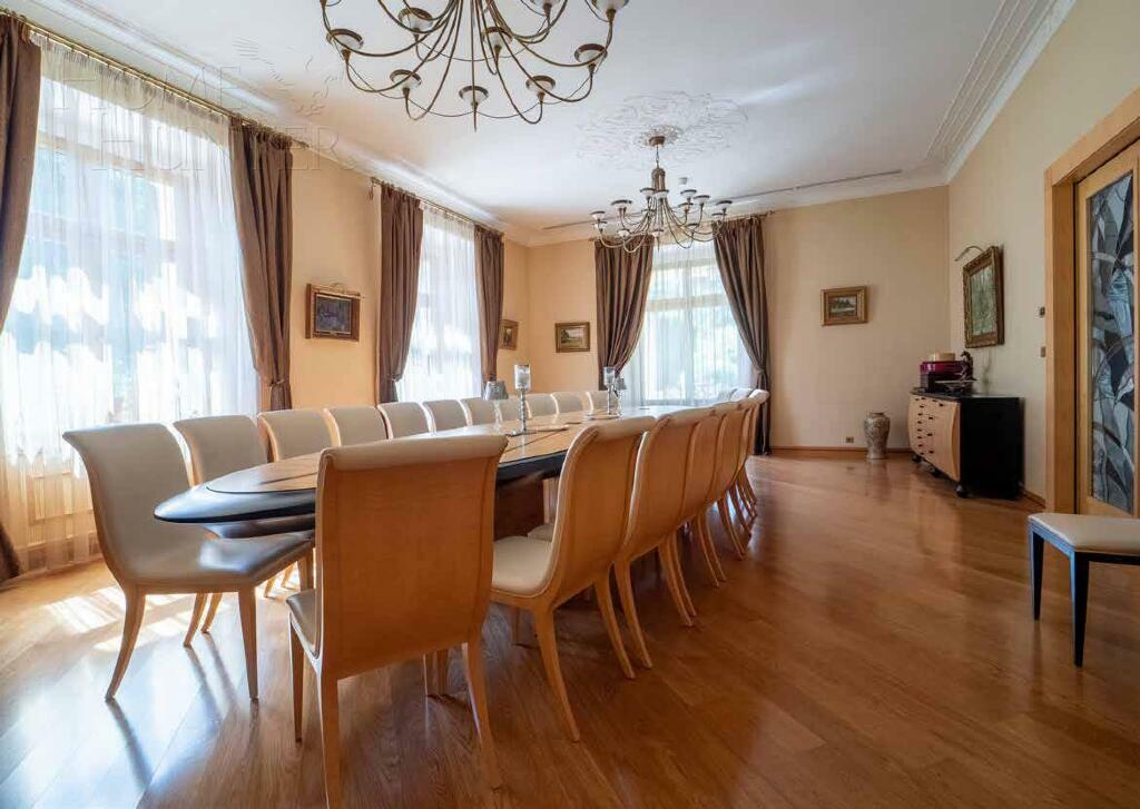 2-этажный коттедж 1 500 м² с отделкой