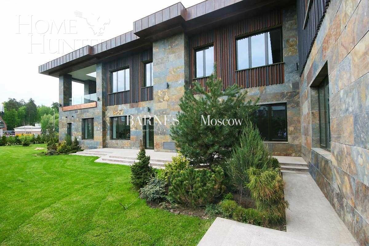 2-этажный коттедж 1 365 м² с отделкой