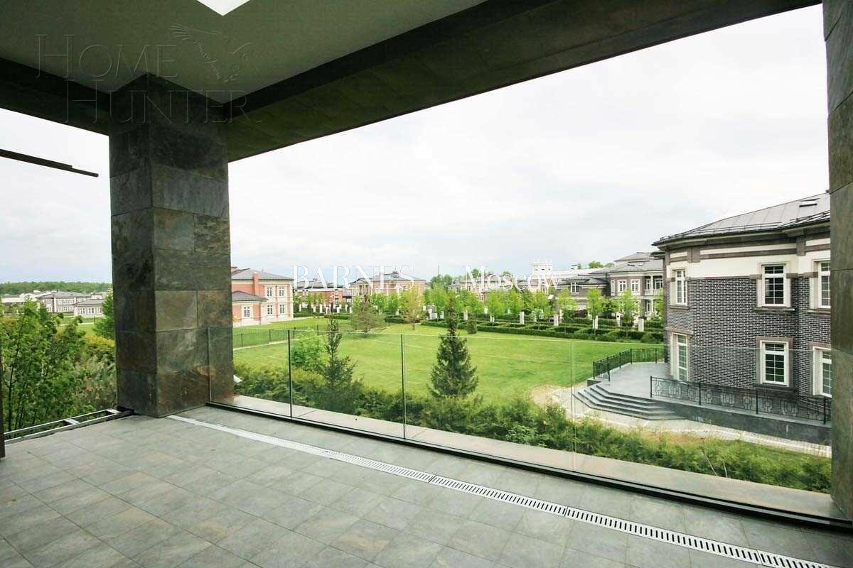 2-этажный коттедж 1 365 м² с отделкой