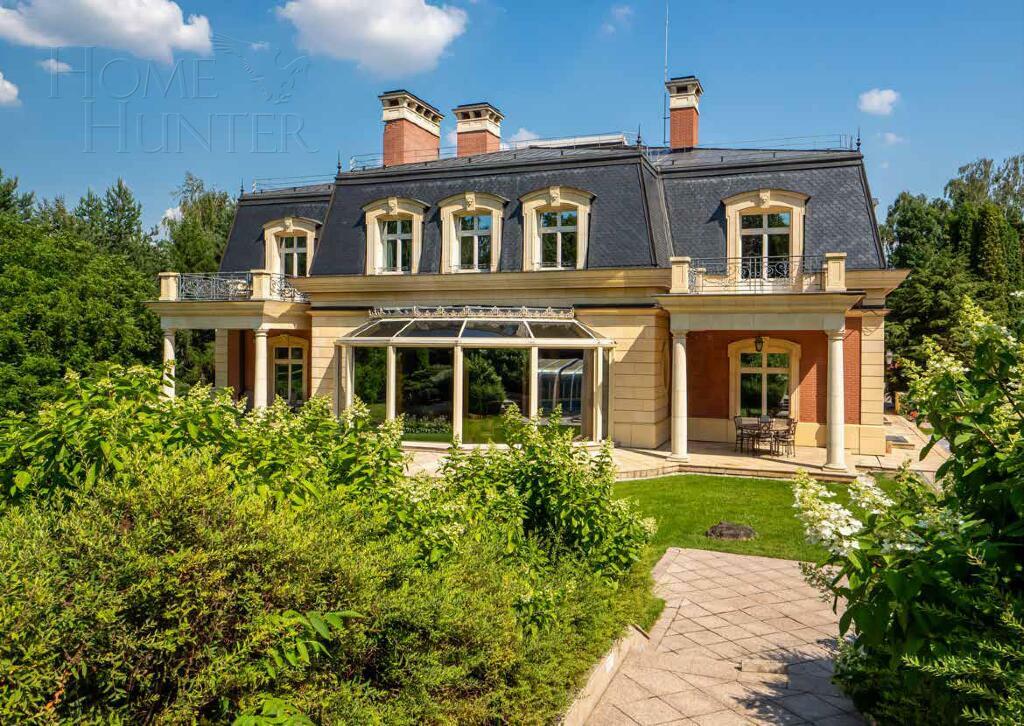 2-этажный коттедж 1 500 м² с отделкой
