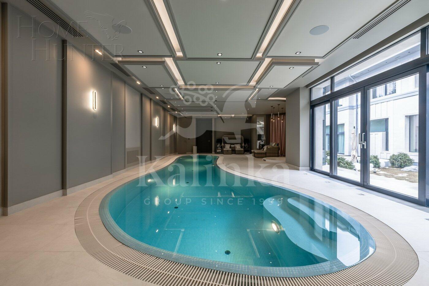 2-этажный коттедж 2 430 м² с отделкой