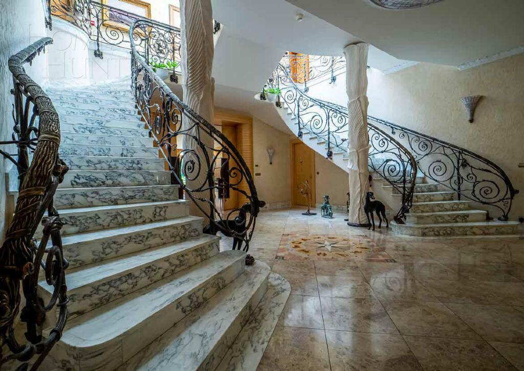 2-этажный коттедж 1 500 м² с отделкой