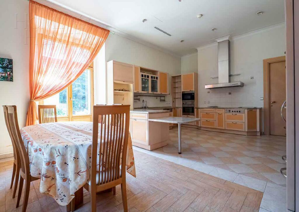2-этажный коттедж 1 500 м² с отделкой