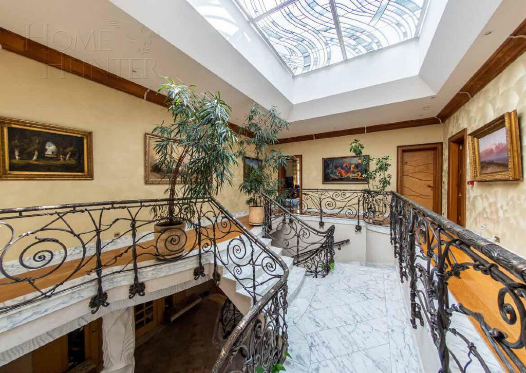 2-этажный коттедж 1 500 м² с отделкой