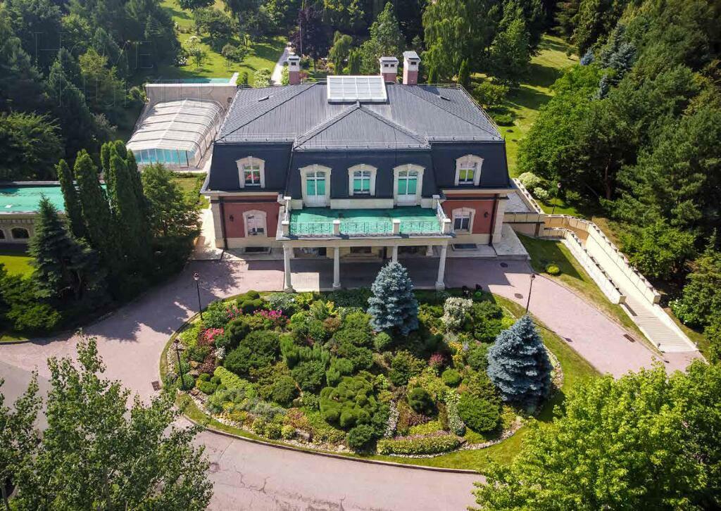 2-этажный коттедж 1 500 м² с отделкой