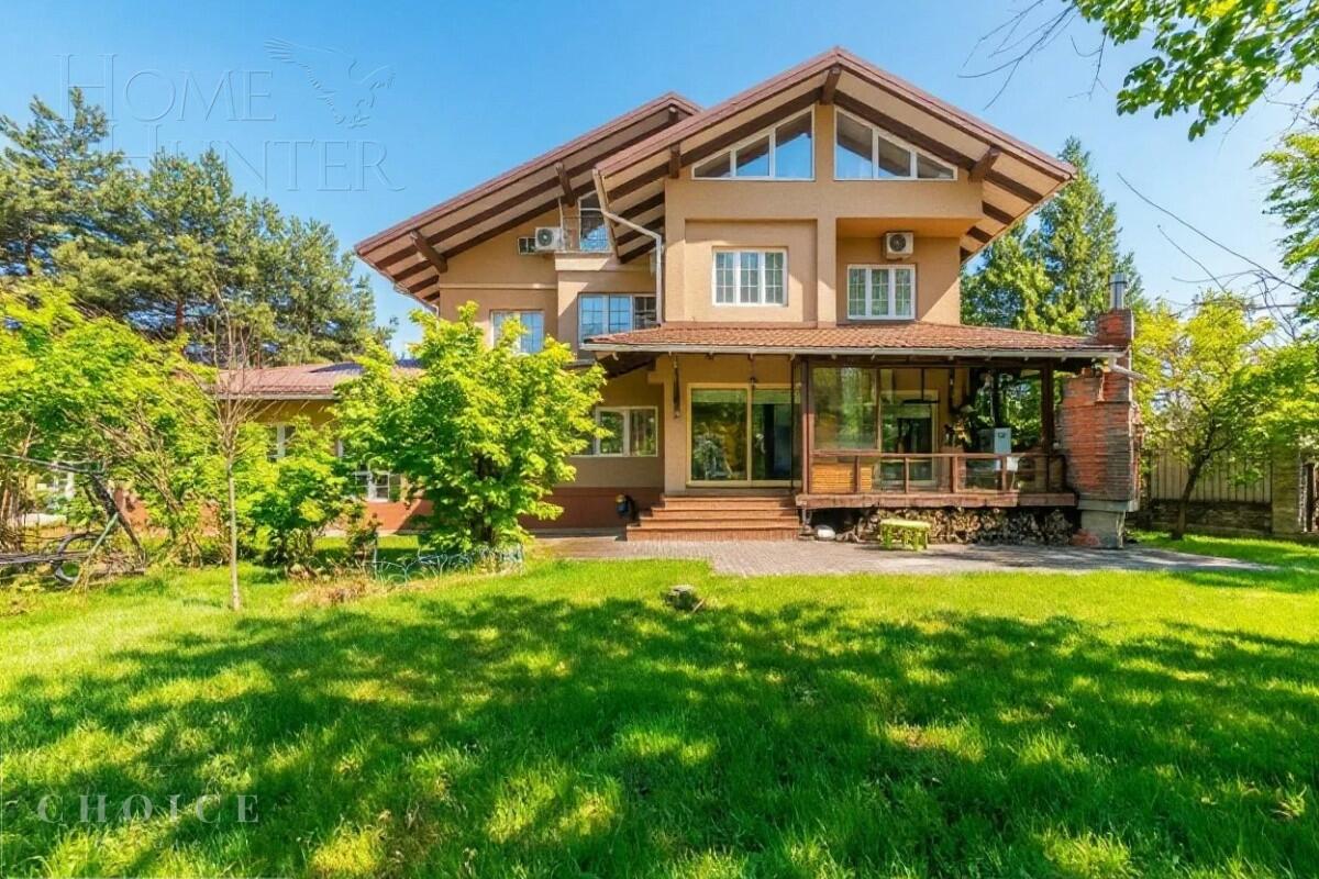 3-этажный коттедж 650 м² с отделкой