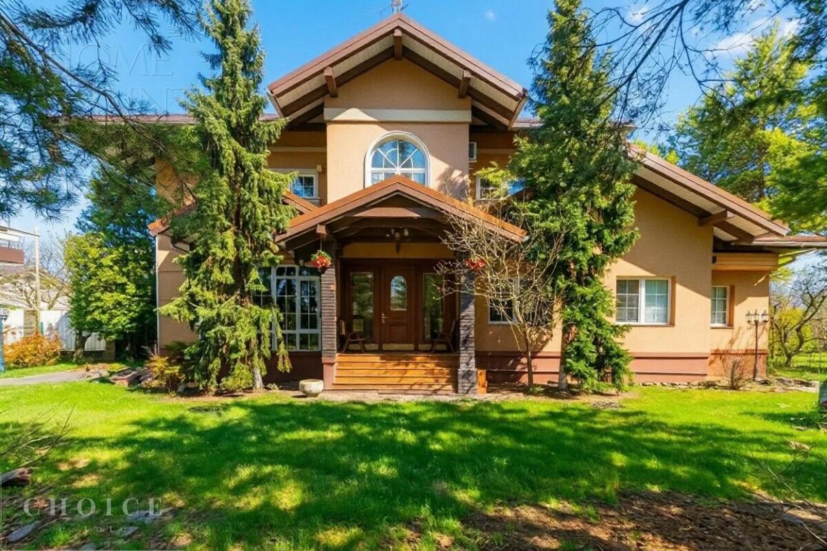 3-этажный коттедж 650 м² с отделкой