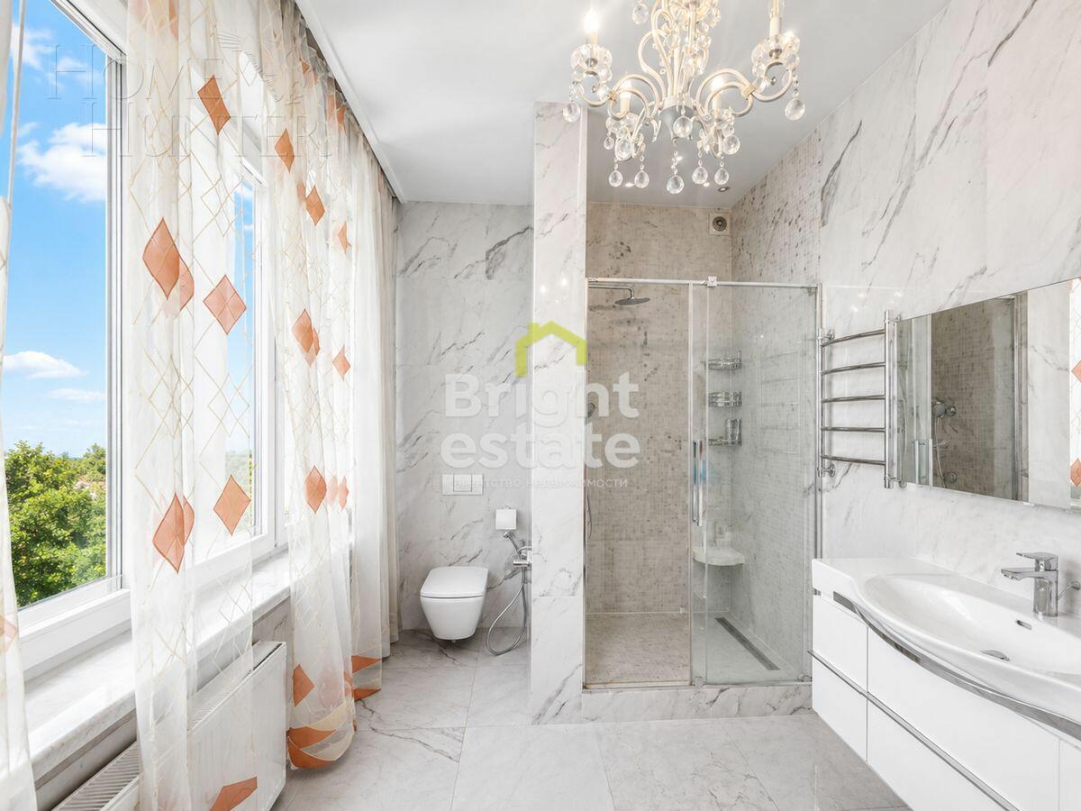 3-этажный таунхаус 230 м² с отделкой