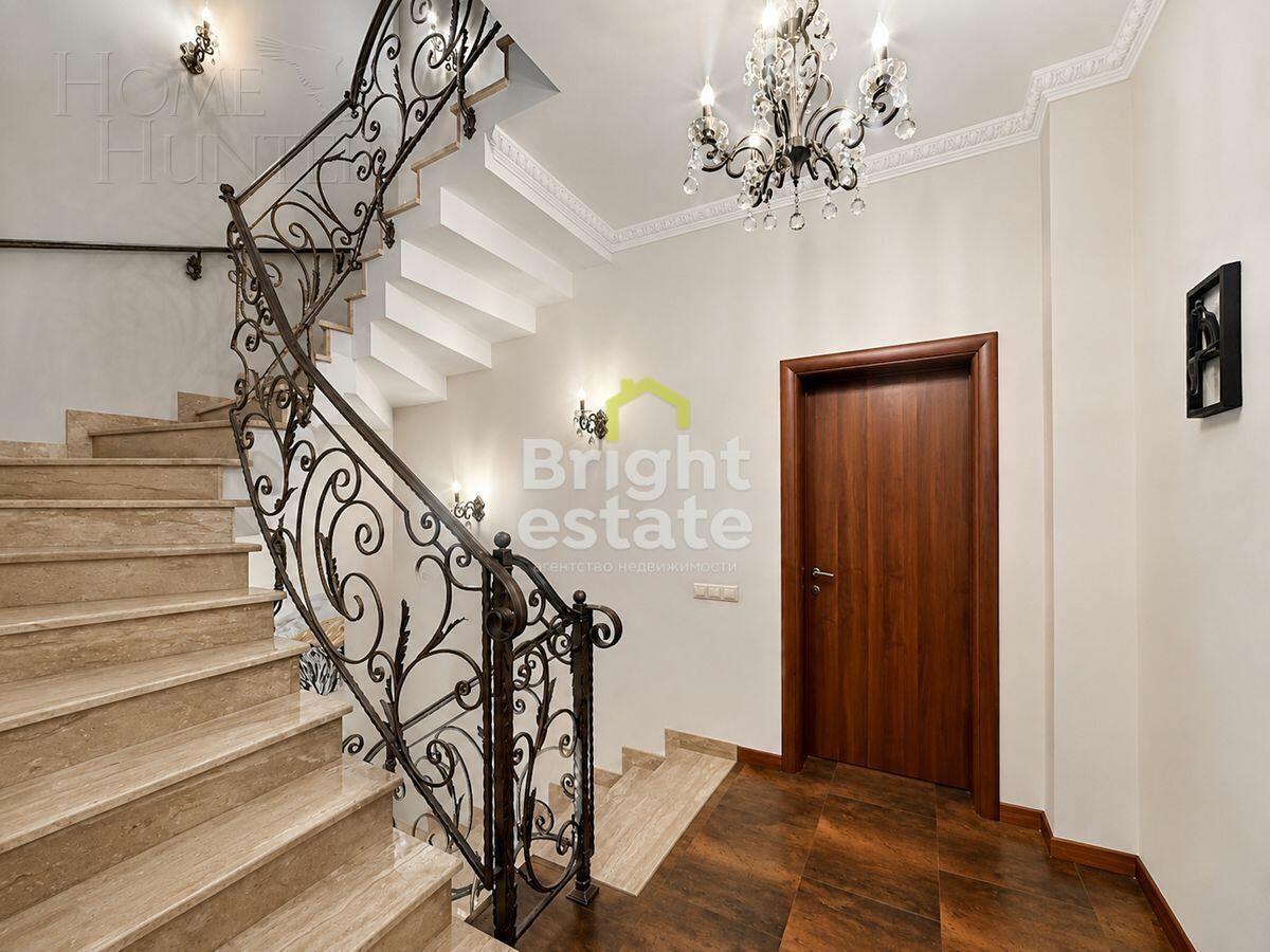 3-этажный таунхаус 230 м² с отделкой