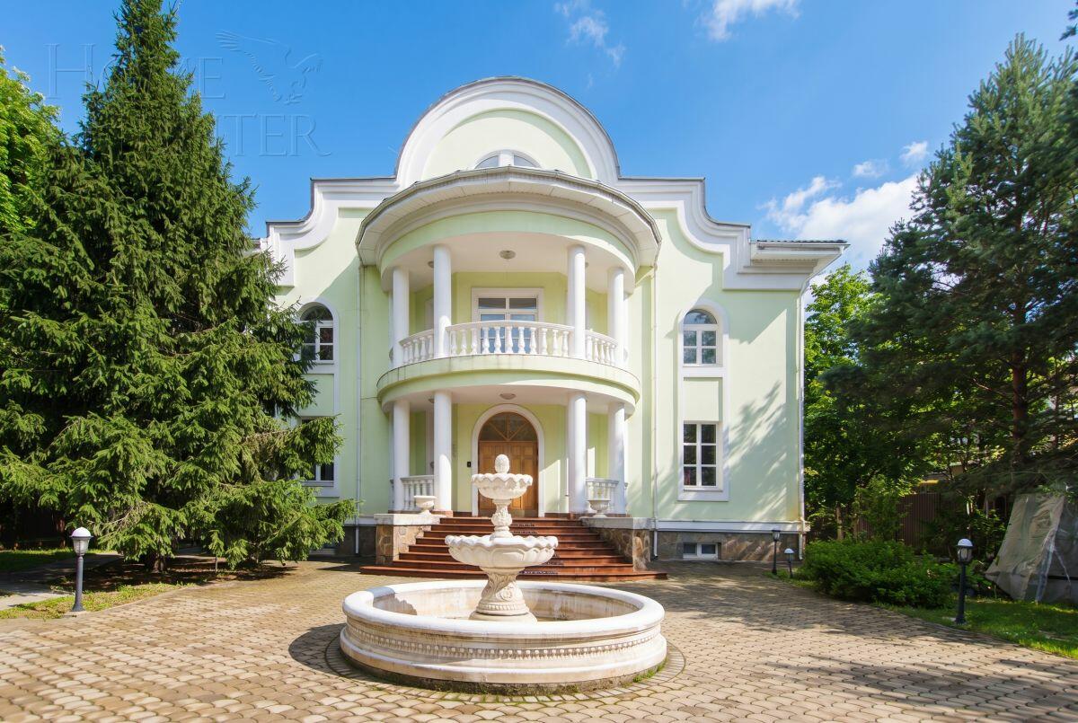 3-этажный коттедж 1 000 м² с отделкой