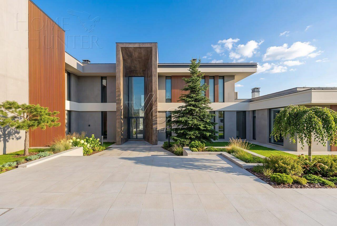 2-этажный коттедж 1 300 м² с отделкой