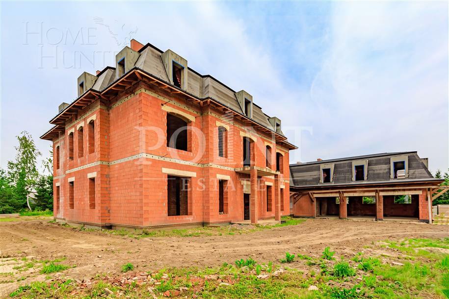 3-этажный коттедж 1 250 м² без отделки
