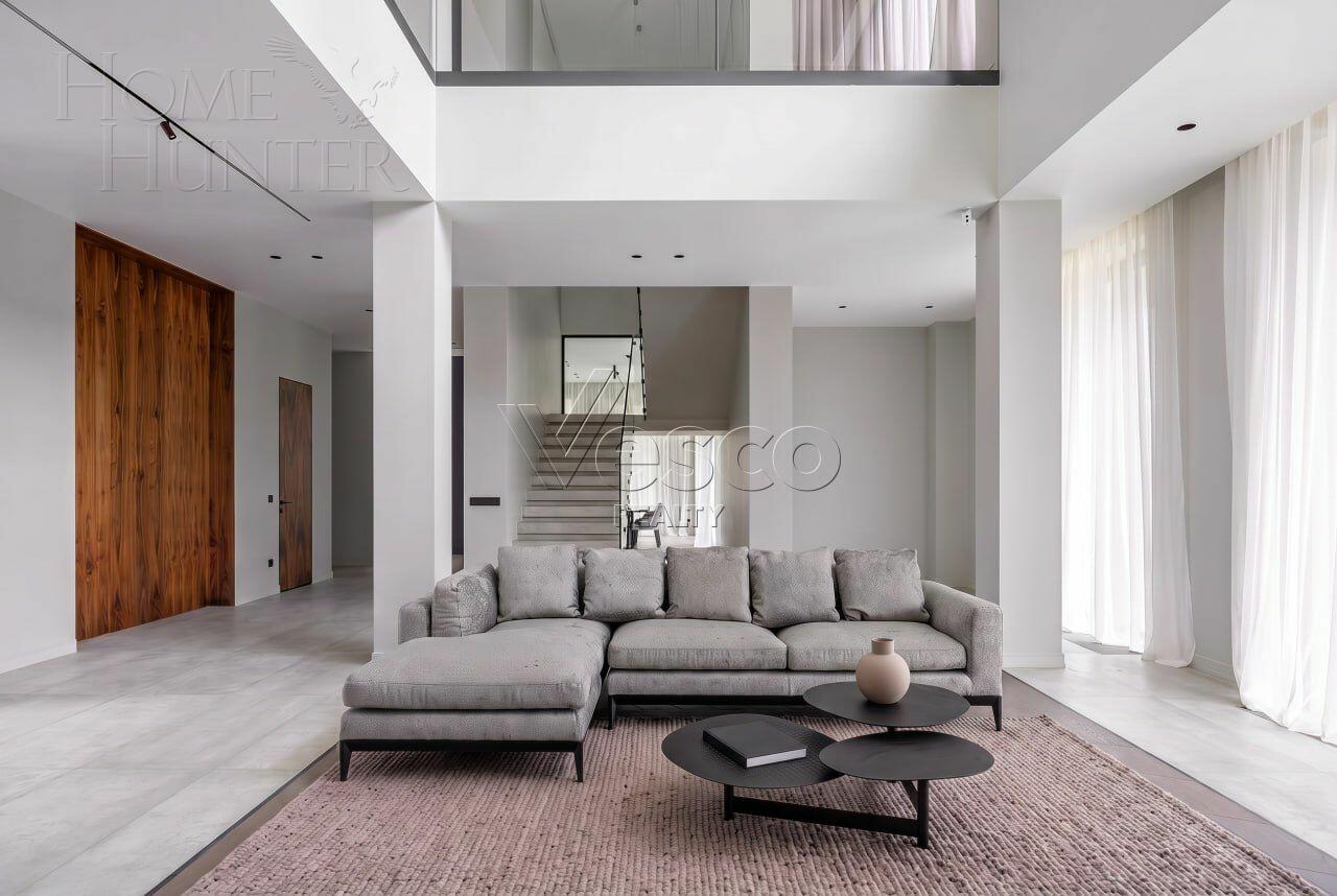 2-этажный коттедж 1 300 м² с отделкой