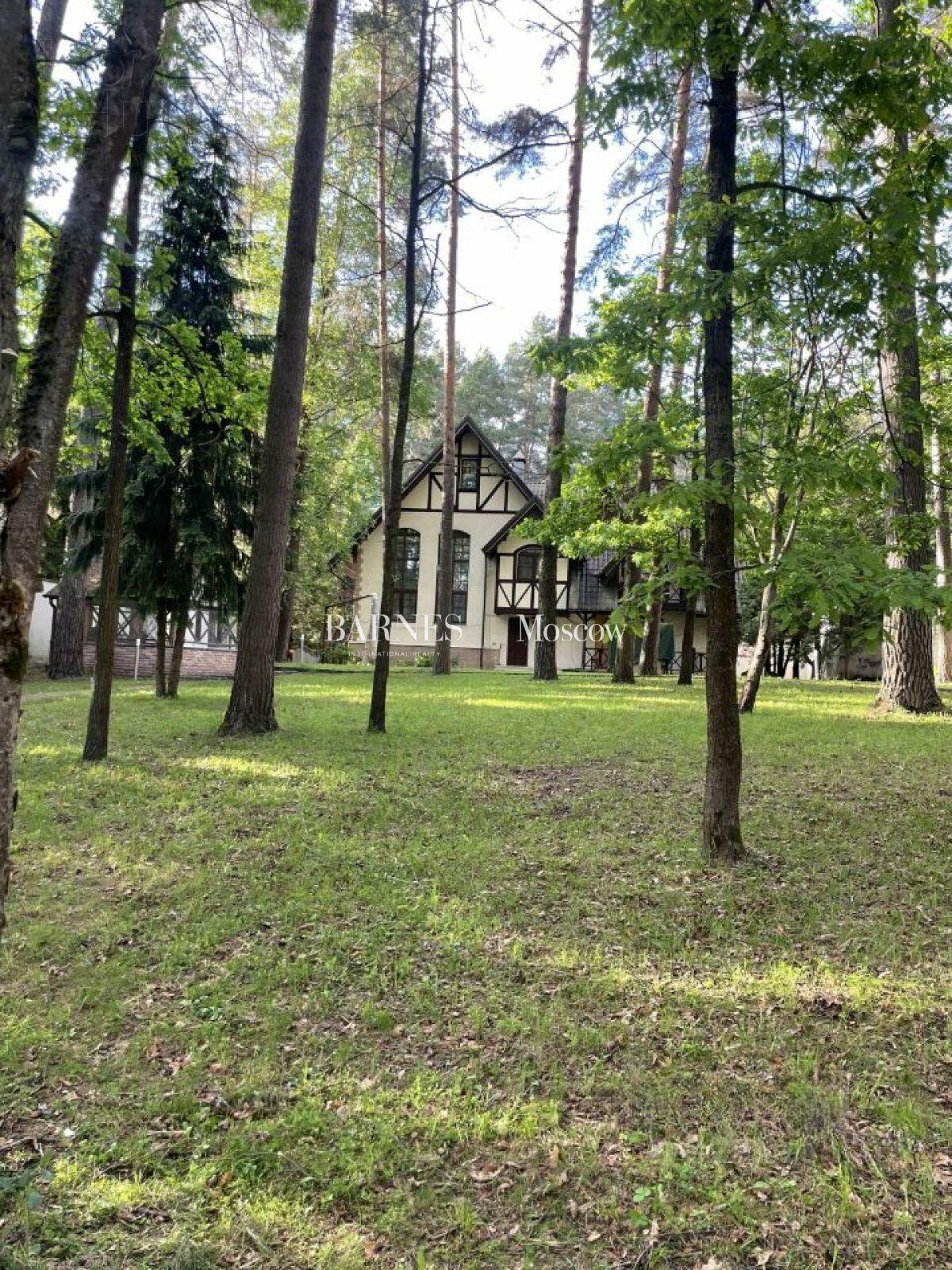 2-этажный коттедж 380 м² без отделки