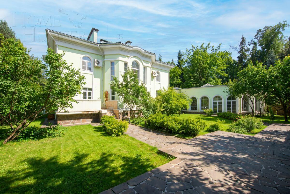 3-этажный коттедж 1 000 м² с отделкой