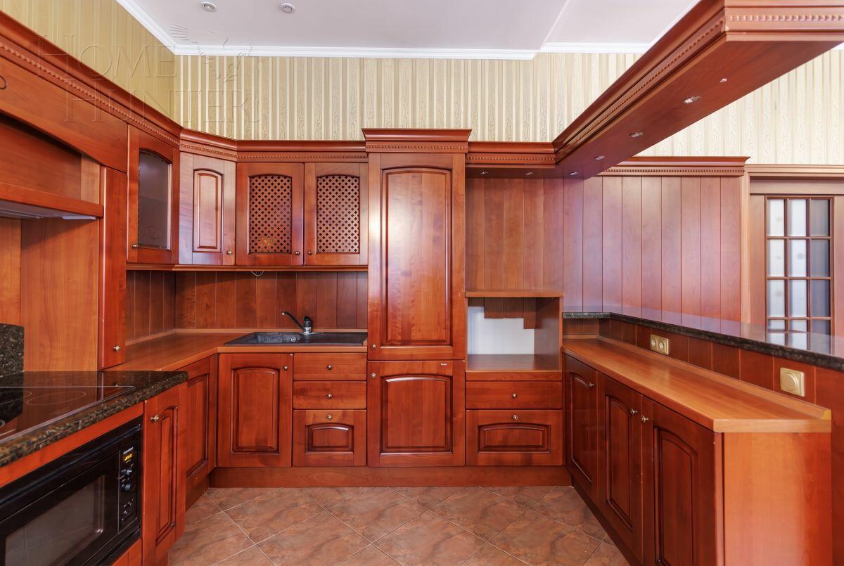 3-этажный коттедж 1 000 м² с отделкой
