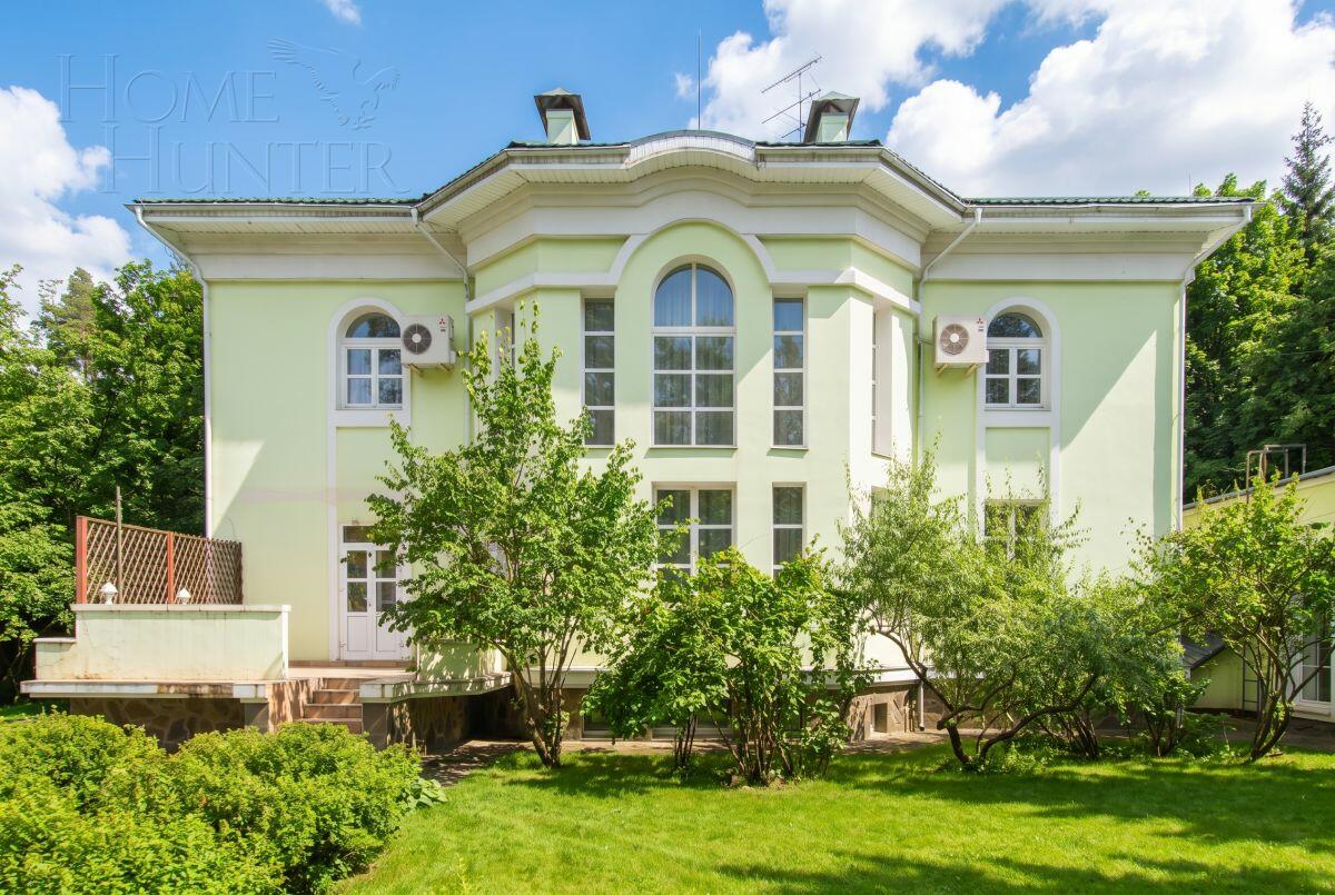 3-этажный коттедж 1 000 м² с отделкой