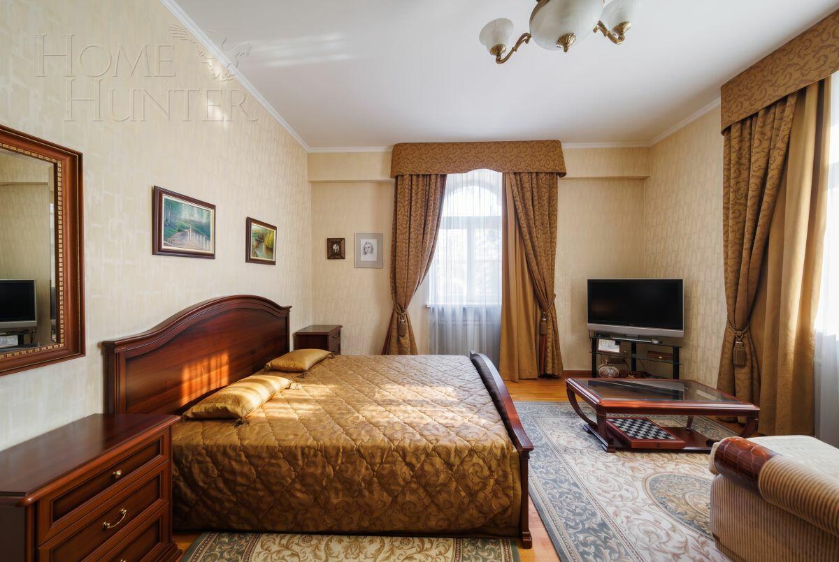 3-этажный коттедж 1 000 м² с отделкой